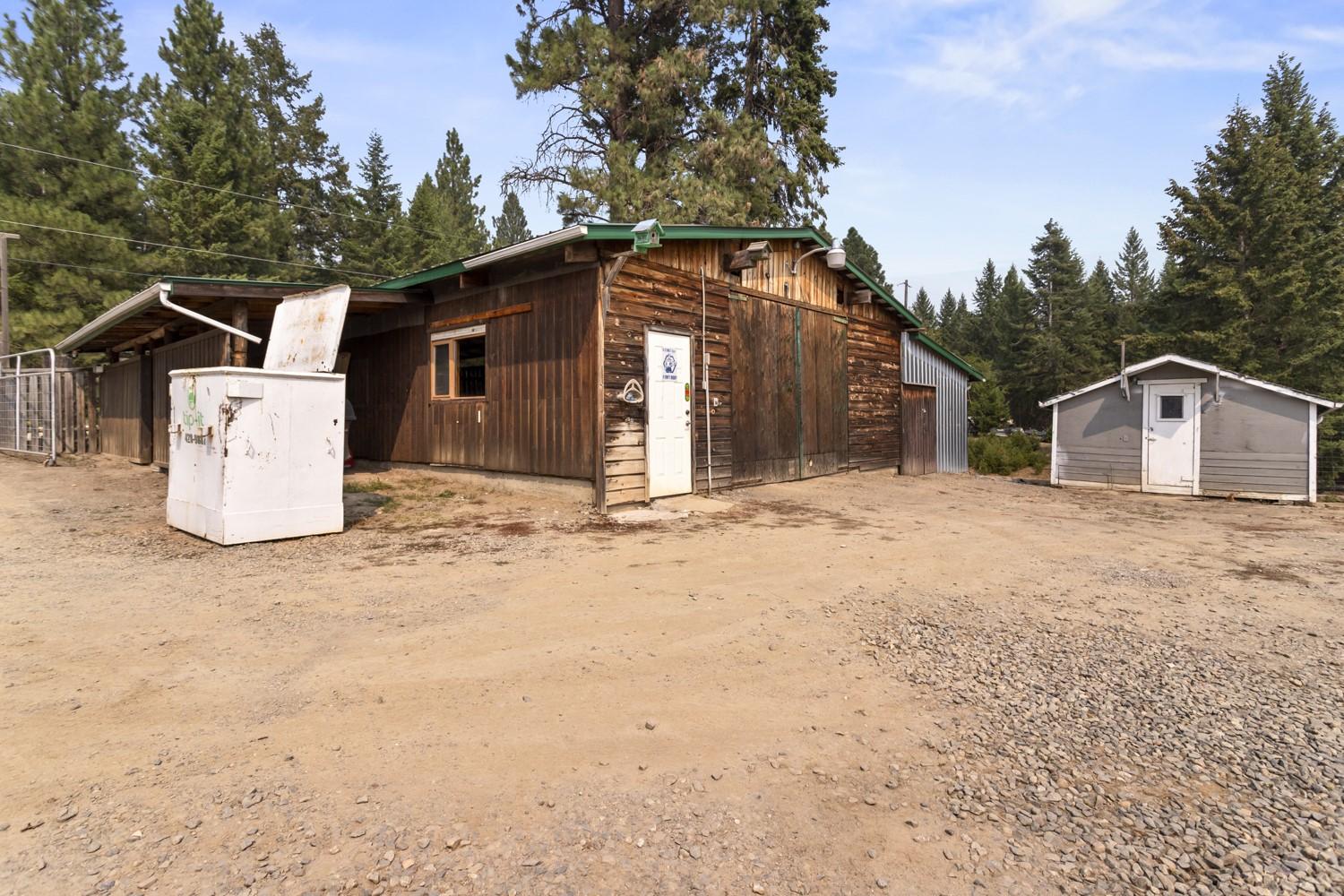 1889 7Th Street, Lister, BC - Outdoor