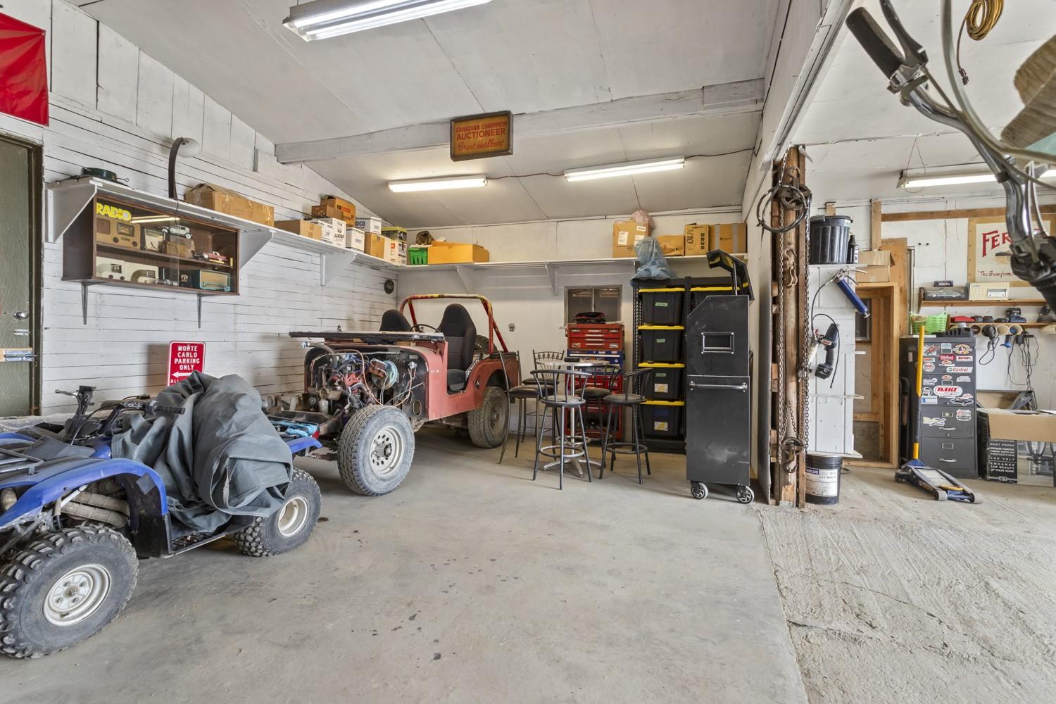1889 7Th Street, Lister, BC - Indoor Photo Showing Garage
