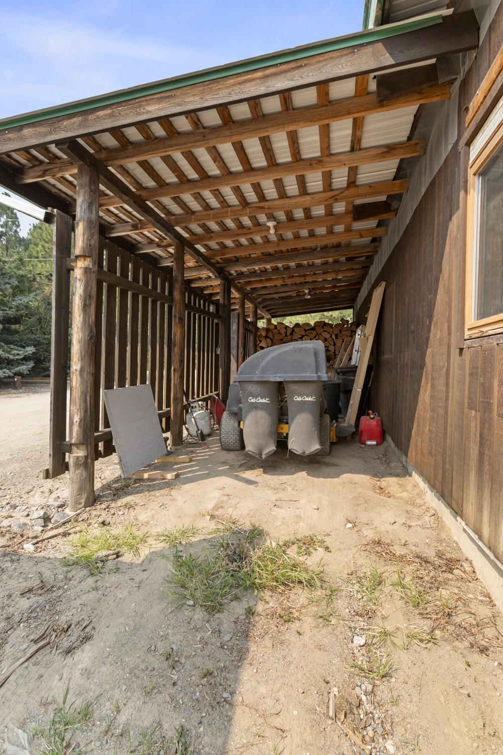 1889 7Th Street, Lister, BC -