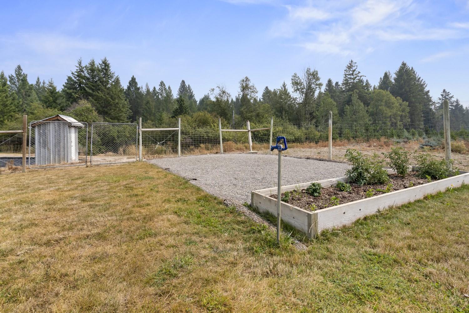 1889 7Th Street, Lister, BC - Outdoor