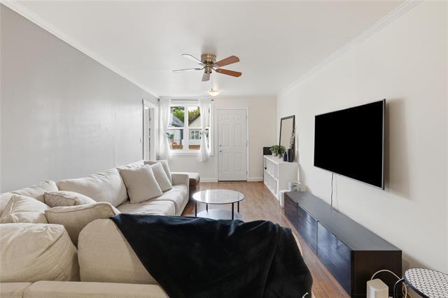 487 Bowman Ave, Winnipeg, MB - Indoor Photo Showing Living Room