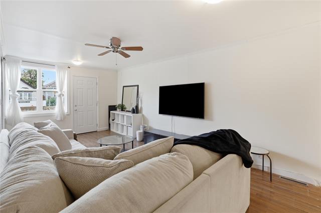487 Bowman Ave, Winnipeg, MB - Indoor Photo Showing Living Room
