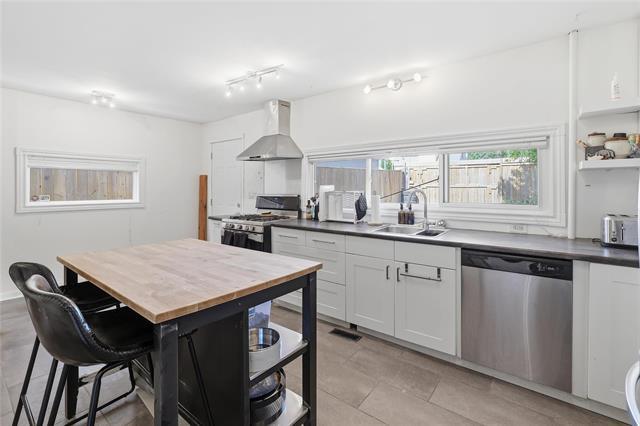 487 Bowman Ave, Winnipeg, MB - Indoor Photo Showing Kitchen