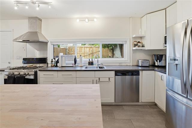 487 Bowman Ave, Winnipeg, MB - Indoor Photo Showing Kitchen With Stainless Steel Kitchen With Upgraded Kitchen