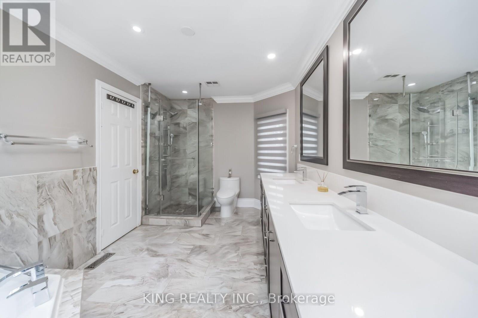 1427 Grossi Street, Mississauga, ON - Indoor Photo Showing Bathroom