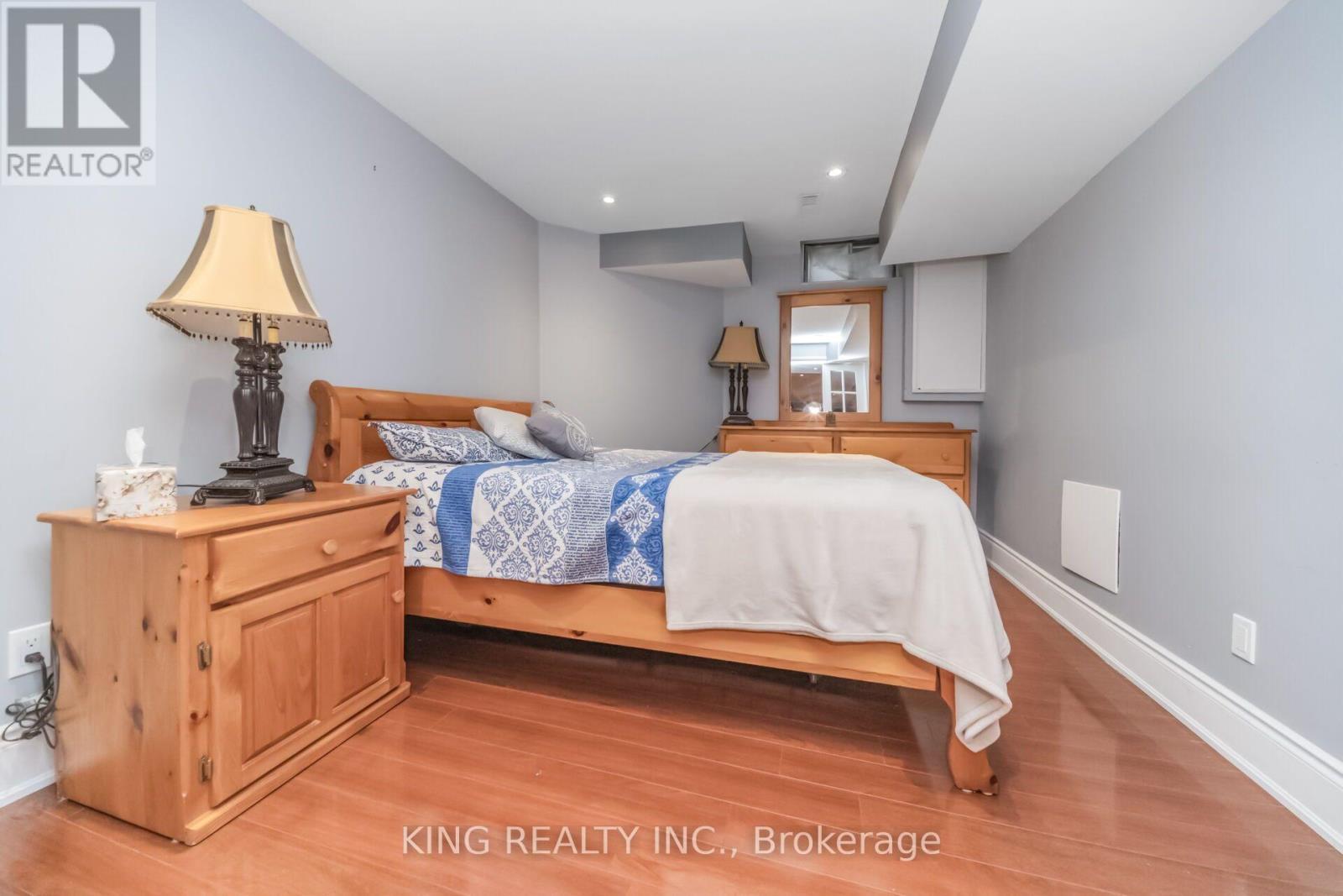 1427 Grossi Street, Mississauga, ON - Indoor Photo Showing Bedroom