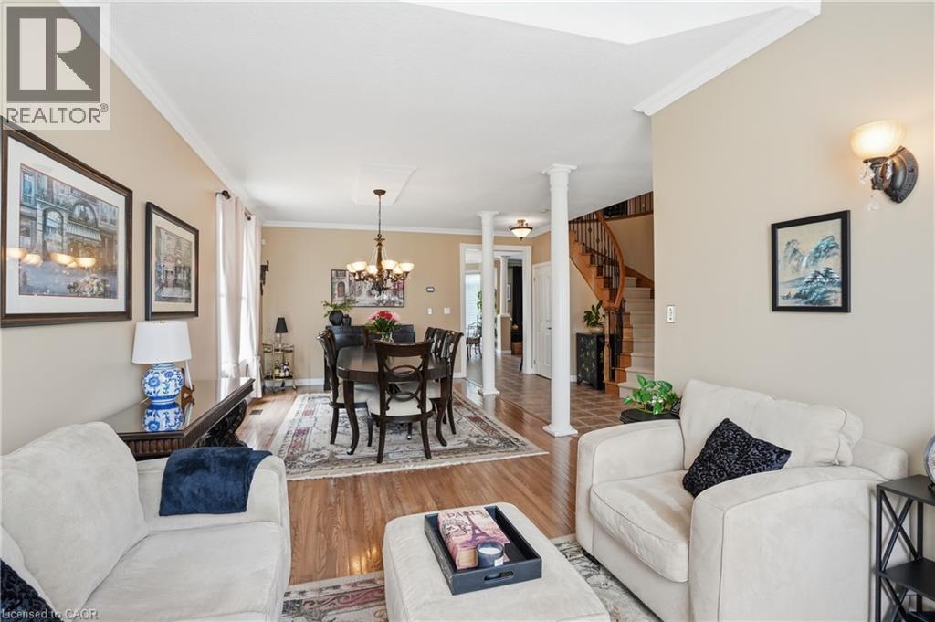 26 Shadetree Crescent, Stoney Creek, ON - Indoor Photo Showing Living Room