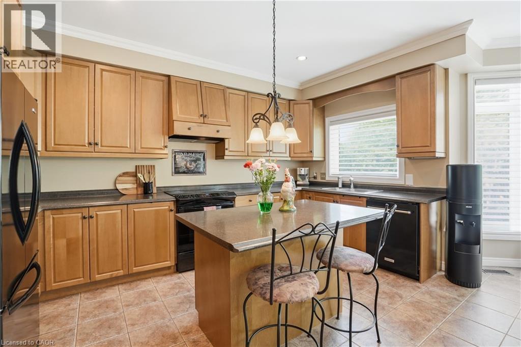 26 Shadetree Crescent, Stoney Creek, ON - Indoor Photo Showing Kitchen