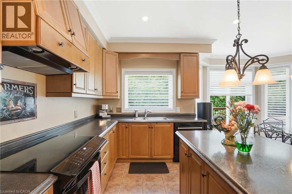 26 Shadetree Crescent, Stoney Creek, ON - Indoor Photo Showing Kitchen With Double Sink