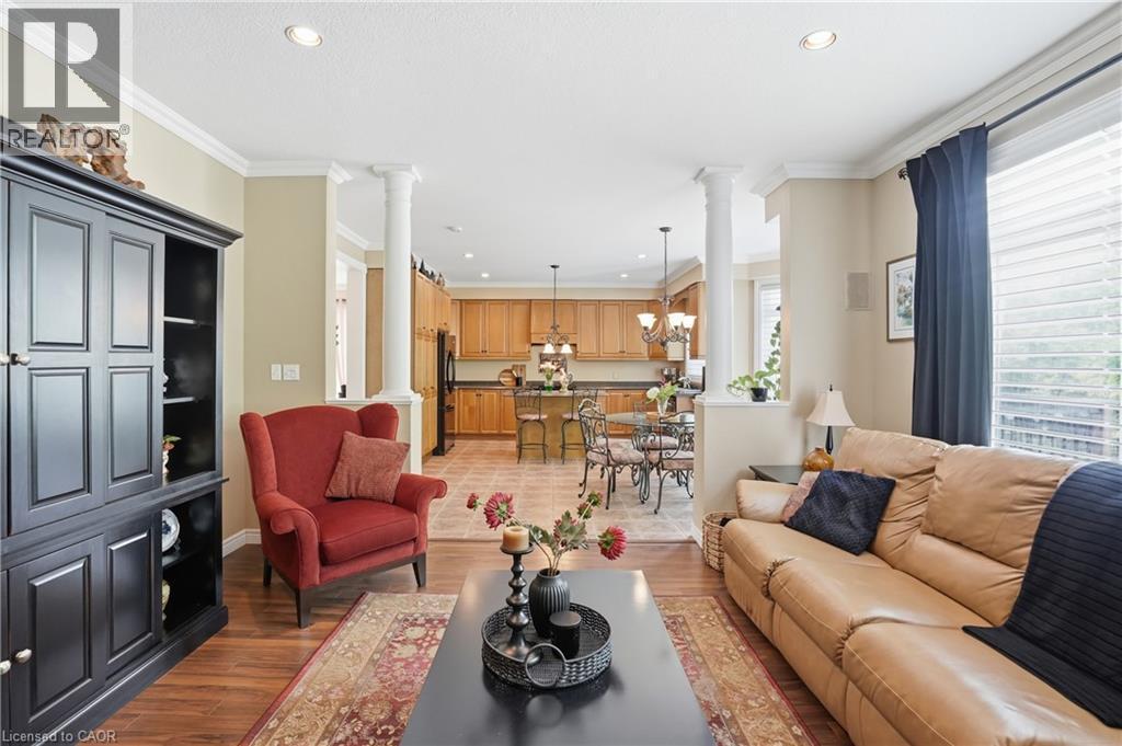 26 Shadetree Crescent, Stoney Creek, ON - Indoor Photo Showing Living Room