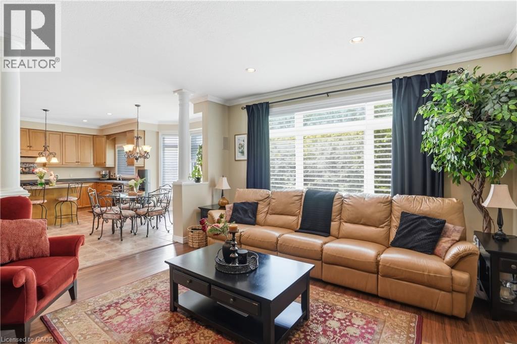 26 Shadetree Crescent, Stoney Creek, ON - Indoor Photo Showing Living Room