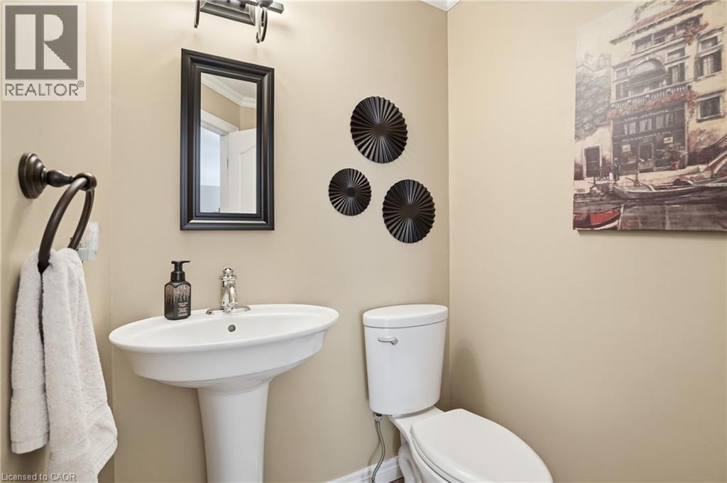 26 Shadetree Crescent, Stoney Creek, ON - Indoor Photo Showing Bathroom