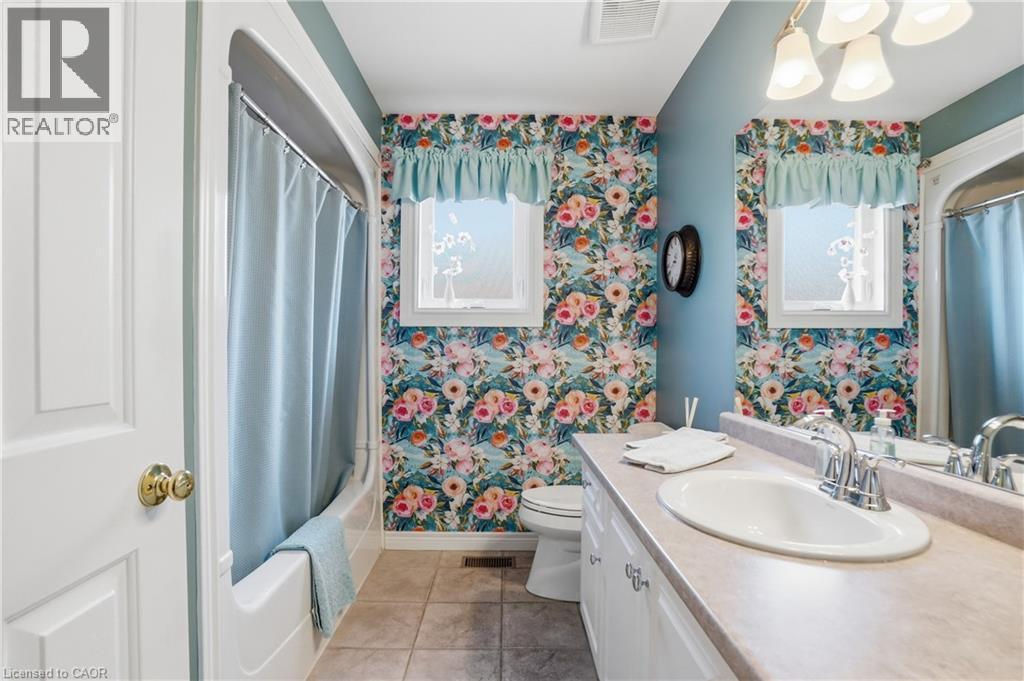 26 Shadetree Crescent, Stoney Creek, ON - Indoor Photo Showing Bathroom