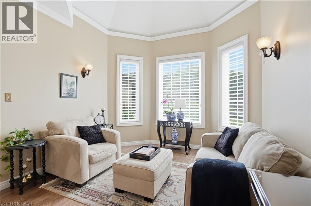 26 Shadetree Crescent, Stoney Creek, ON - Indoor Photo Showing Living Room