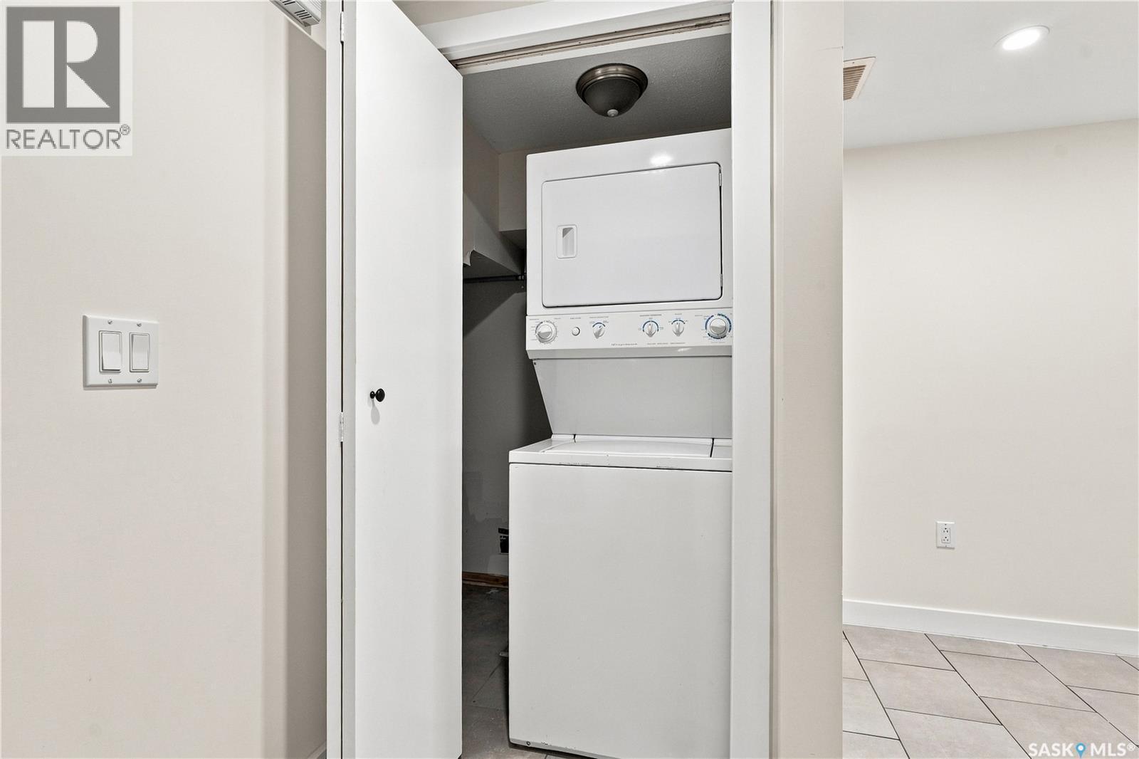 69 Rita Crescent, Saskatoon, SK - Indoor Photo Showing Laundry Room