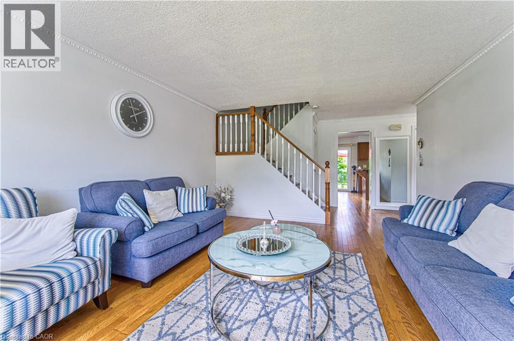 98 Monteagle Crescent, Kitchener, ON - Indoor Photo Showing Living Room