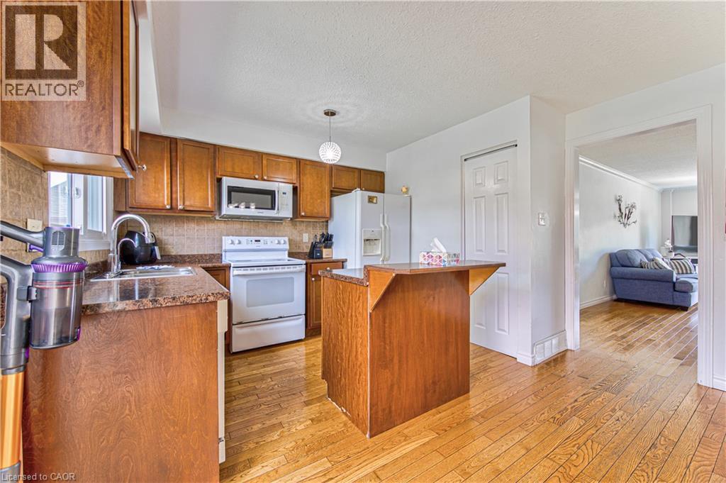 98 Monteagle Crescent, Kitchener, ON - Indoor Photo Showing Kitchen