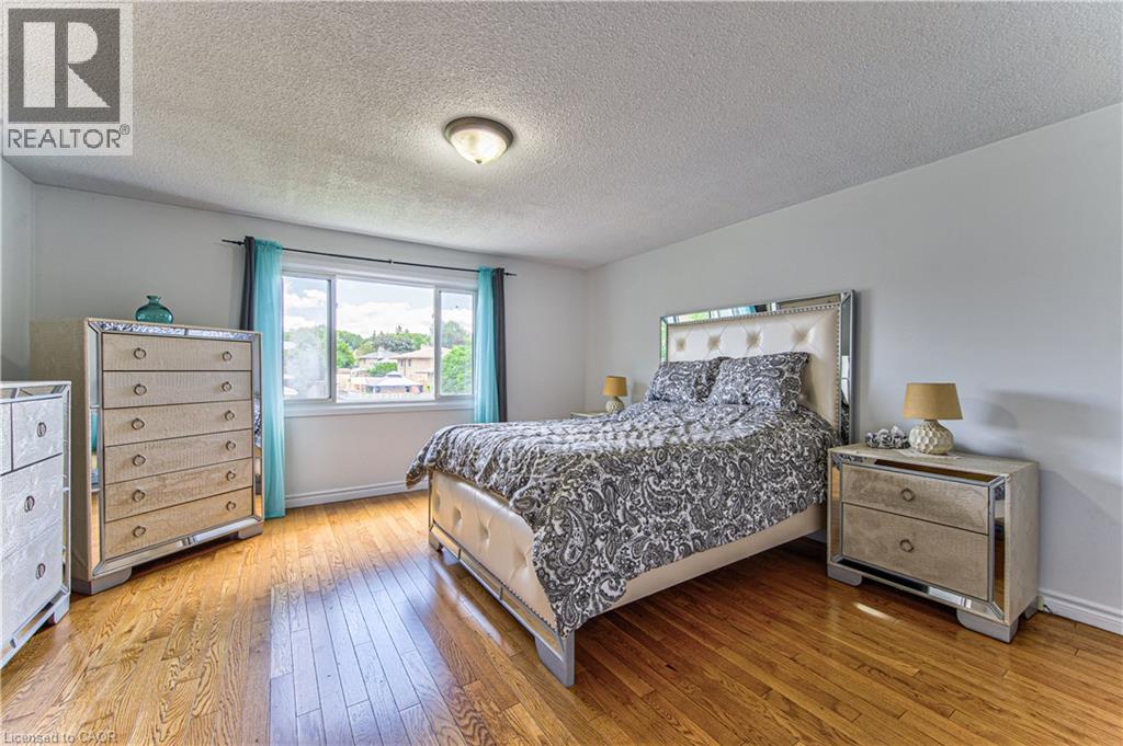 98 Monteagle Crescent, Kitchener, ON - Indoor Photo Showing Bedroom
