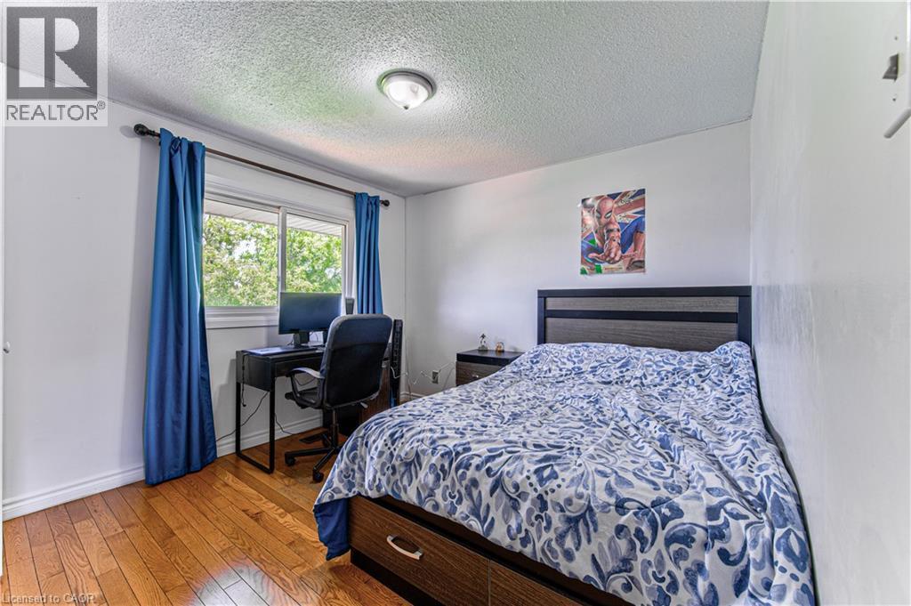 98 Monteagle Crescent, Kitchener, ON - Indoor Photo Showing Bedroom
