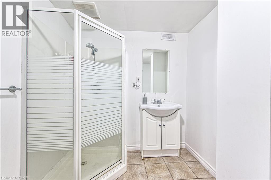 98 Monteagle Crescent, Kitchener, ON - Indoor Photo Showing Bathroom