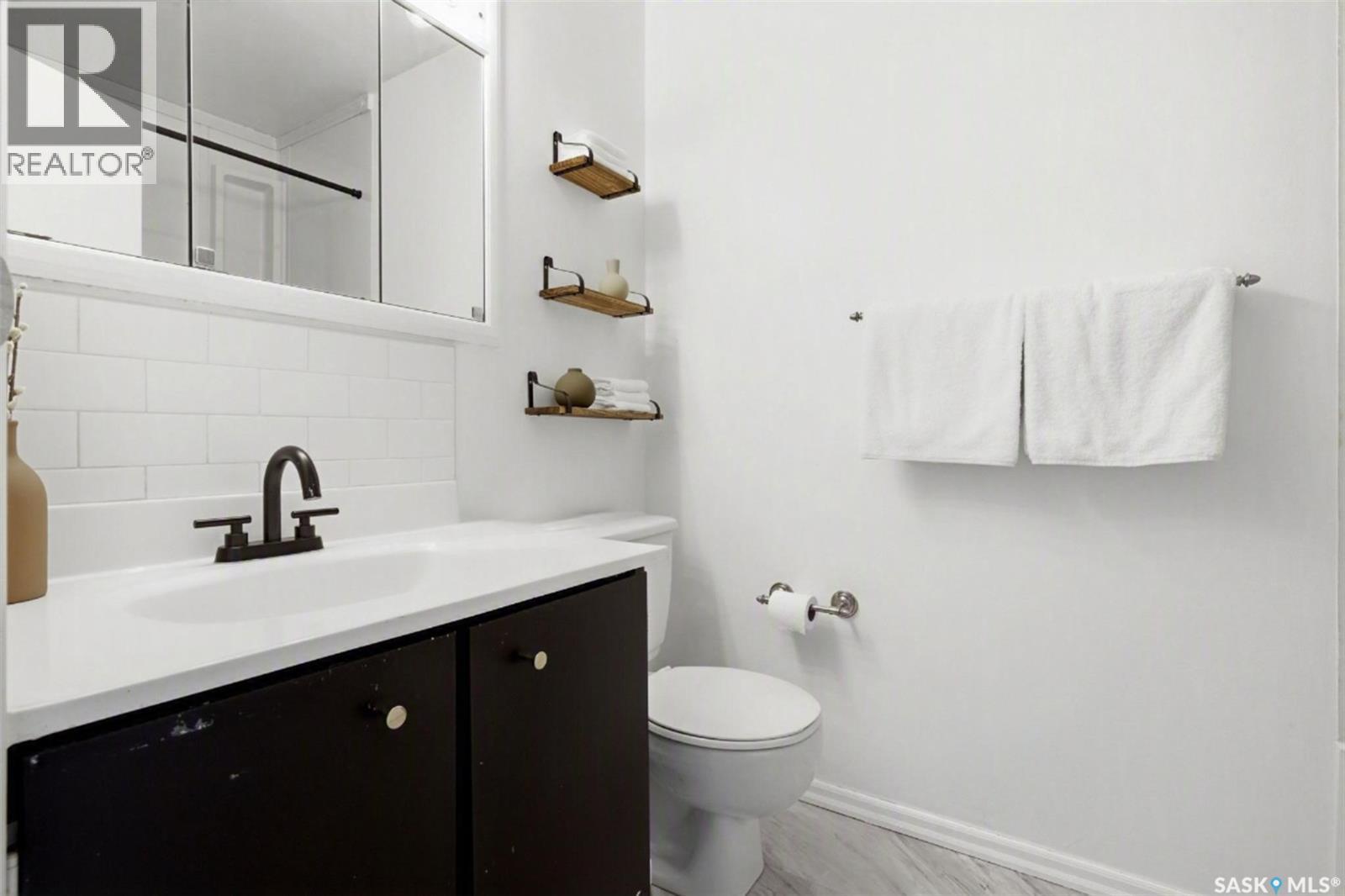 6419 Rochdale Boulevard, Regina, SK - Indoor Photo Showing Bathroom