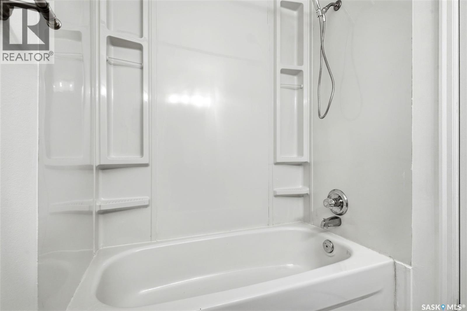 6419 Rochdale Boulevard, Regina, SK - Indoor Photo Showing Bathroom