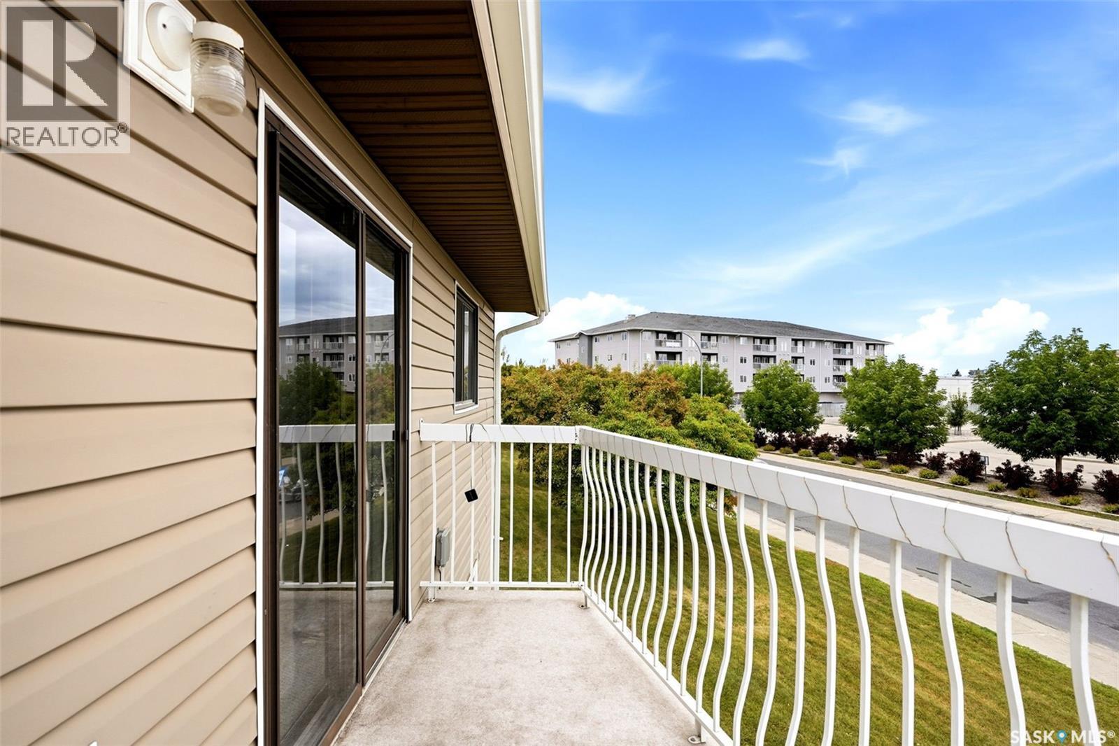 6419 Rochdale Boulevard, Regina, SK - Outdoor With Exterior