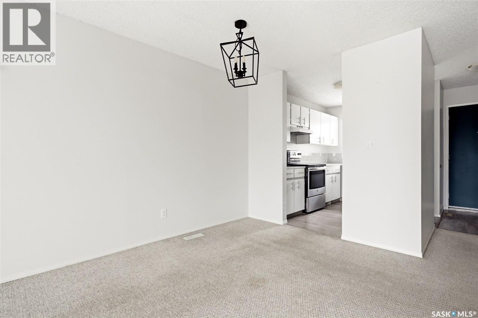 6419 Rochdale Boulevard, Regina, SK - Indoor