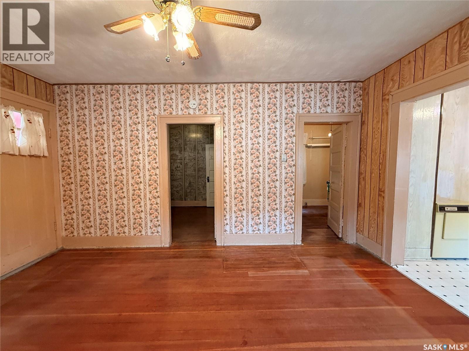 538 Centre Street, Shaunavon, SK - Indoor Photo Showing Other Room