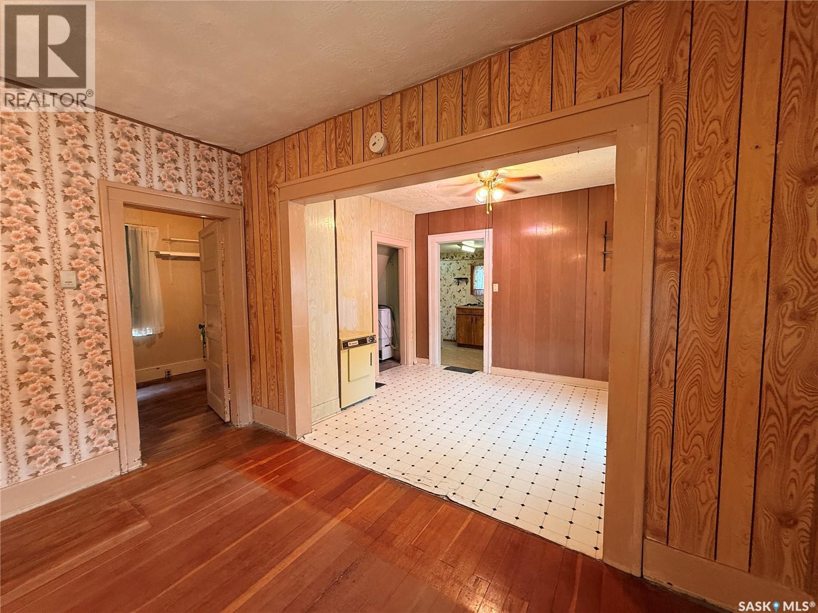 538 Centre Street, Shaunavon, SK - Indoor Photo Showing Other Room