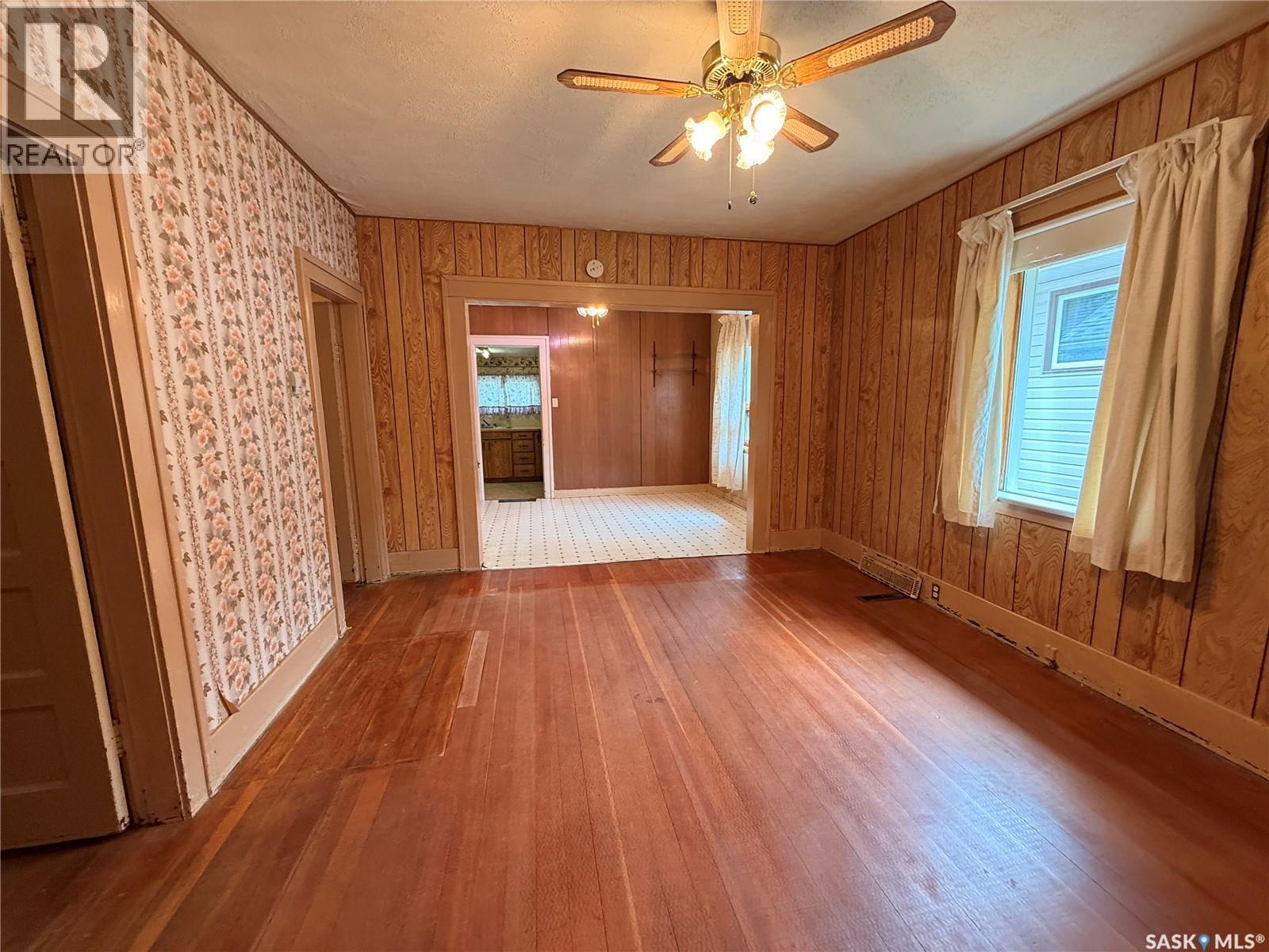 538 Centre Street, Shaunavon, SK - Indoor Photo Showing Other Room
