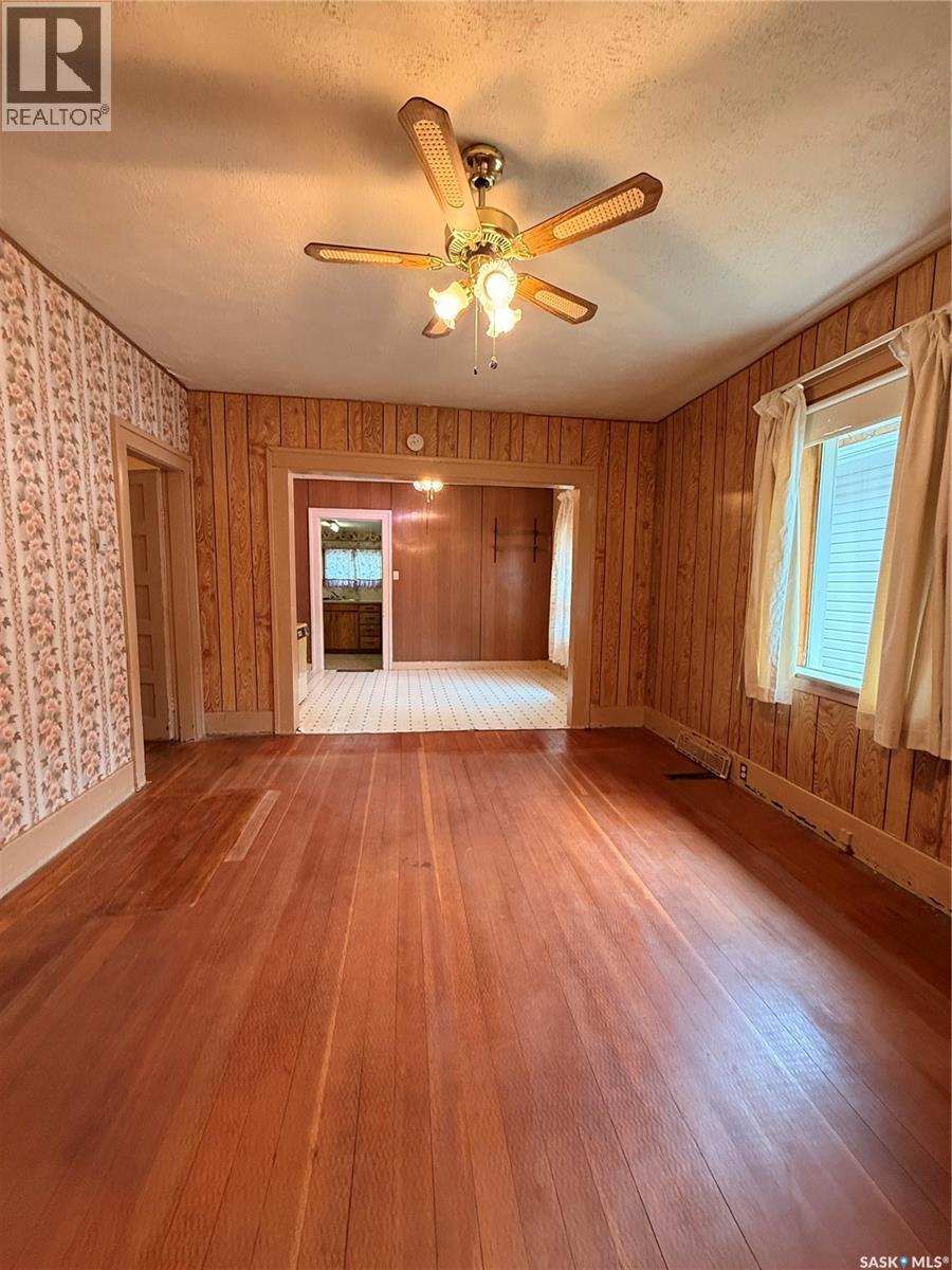 538 Centre Street, Shaunavon, SK - Indoor