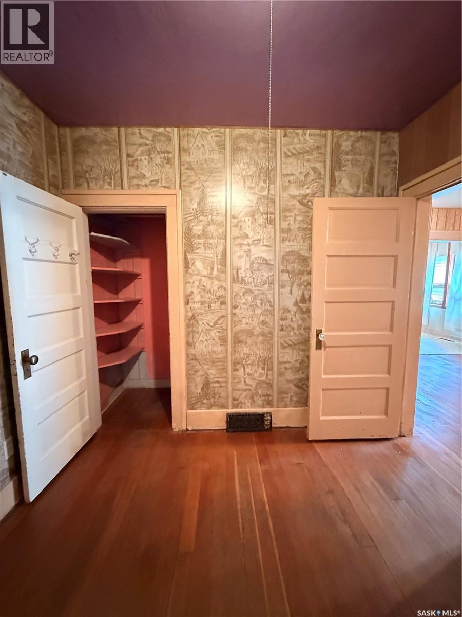 538 Centre Street, Shaunavon, SK - Indoor Photo Showing Other Room