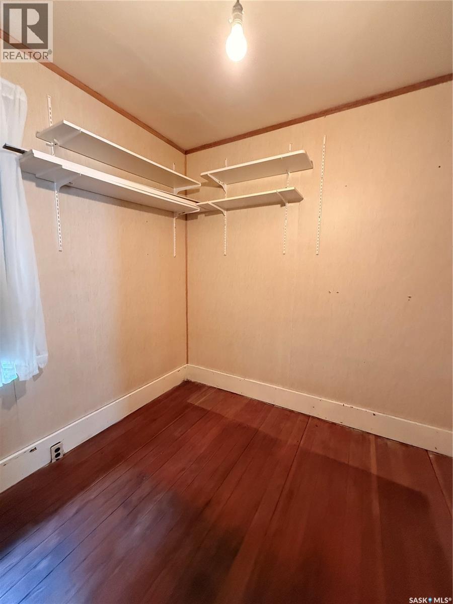 538 Centre Street, Shaunavon, SK - Indoor