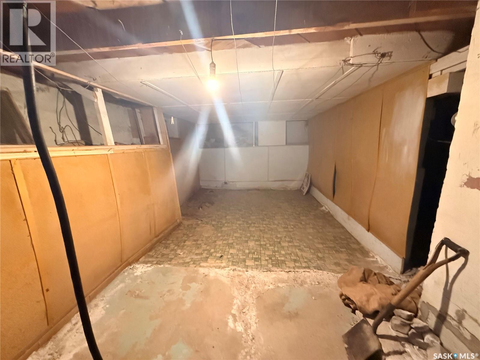 538 Centre Street, Shaunavon, SK - Indoor
