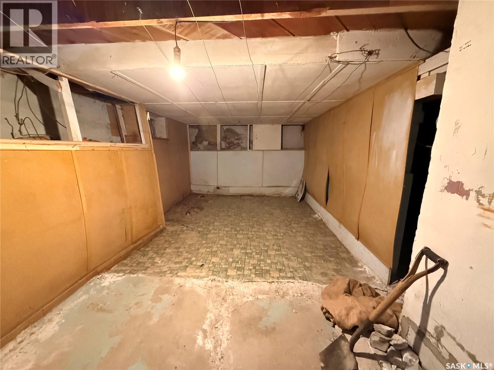 538 Centre Street, Shaunavon, SK - Indoor