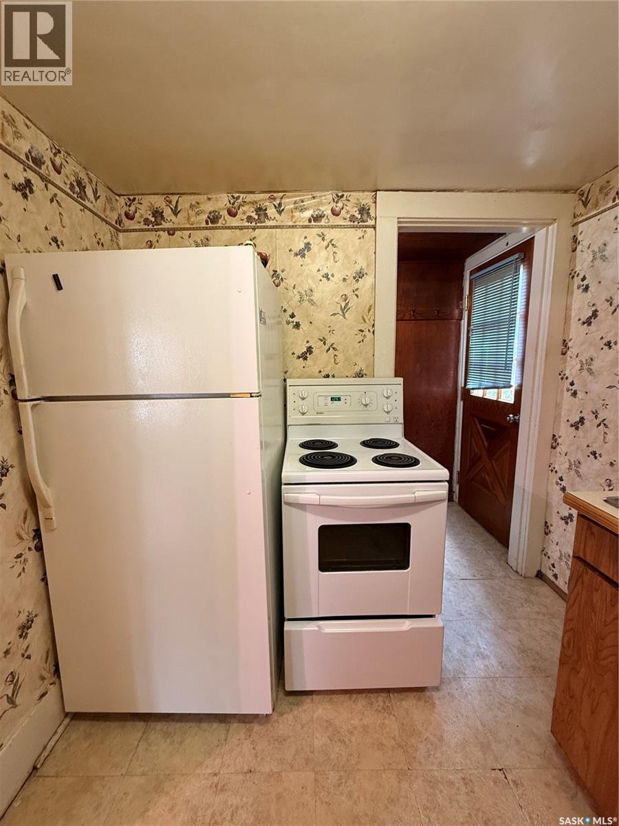 538 Centre Street, Shaunavon, SK - Indoor Photo Showing Kitchen