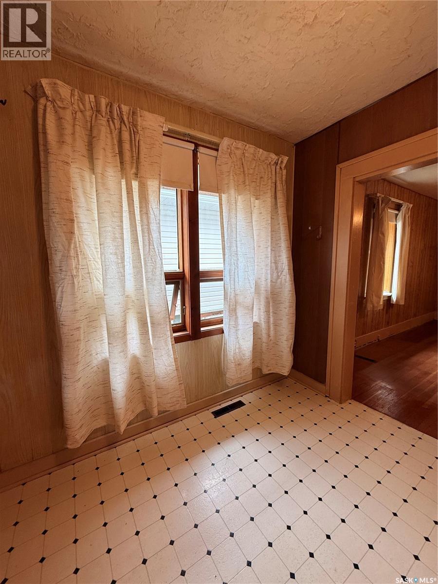 538 Centre Street, Shaunavon, SK - Indoor