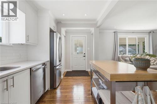 398 East 38Th Street, Hamilton, ON - Indoor Photo Showing Kitchen