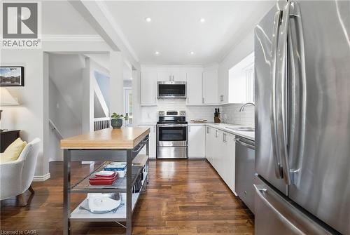 398 East 38Th Street, Hamilton, ON - Indoor Photo Showing Kitchen With Double Sink With Upgraded Kitchen