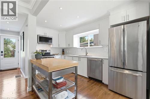 398 East 38Th Street, Hamilton, ON - Indoor Photo Showing Kitchen With Upgraded Kitchen