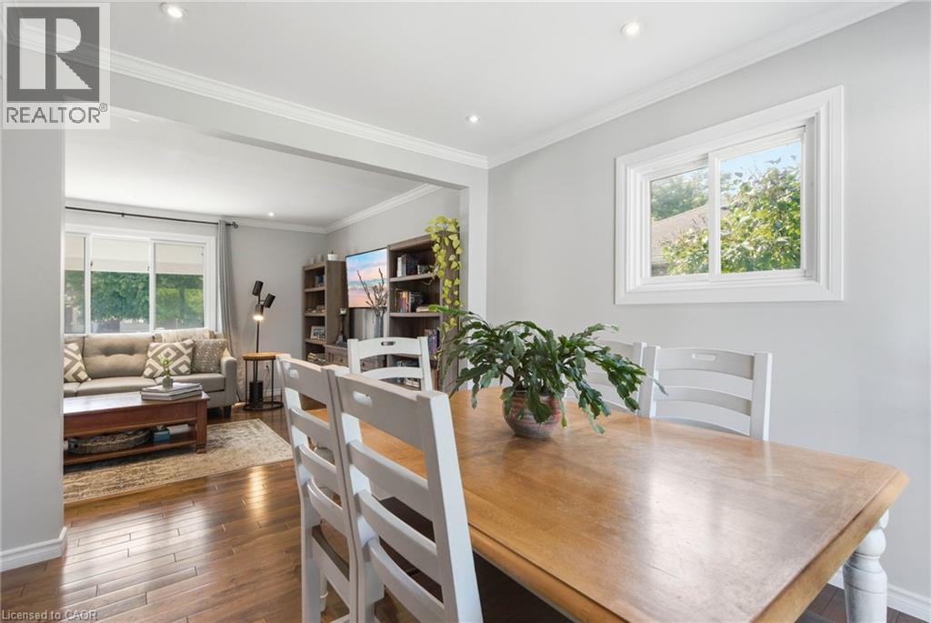 398 East 38Th Street, Hamilton, ON - Indoor Photo Showing Dining Room
