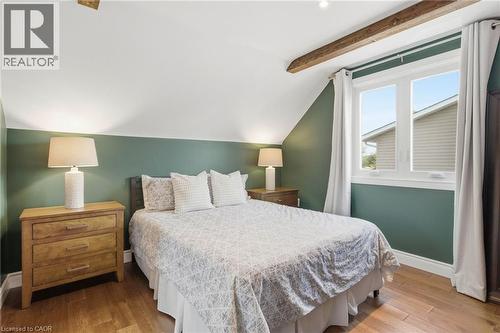 398 East 38Th Street, Hamilton, ON - Indoor Photo Showing Bedroom