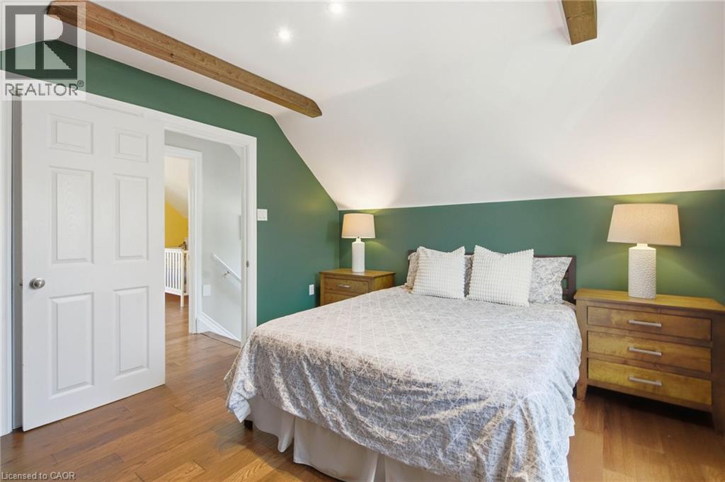 398 East 38Th Street, Hamilton, ON - Indoor Photo Showing Bedroom