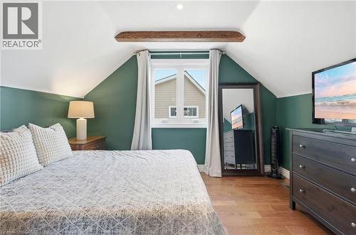 398 East 38Th Street, Hamilton, ON - Indoor Photo Showing Bedroom