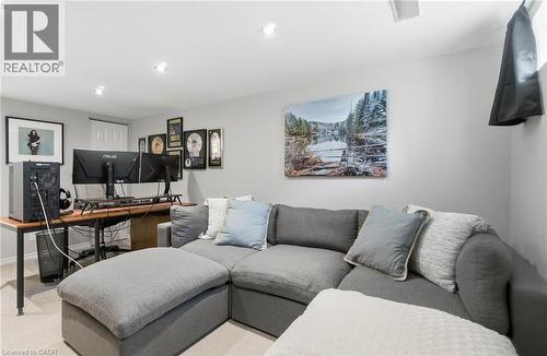 398 East 38Th Street, Hamilton, ON - Indoor Photo Showing Living Room