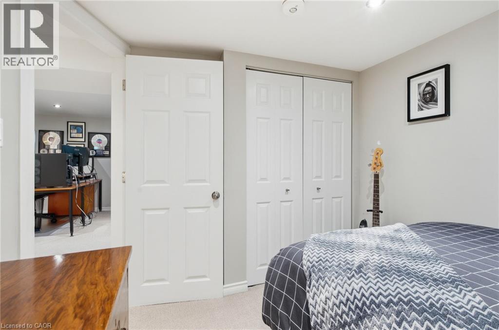 398 East 38Th Street, Hamilton, ON - Indoor Photo Showing Bedroom