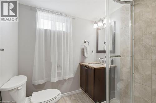 398 East 38Th Street, Hamilton, ON - Indoor Photo Showing Bathroom