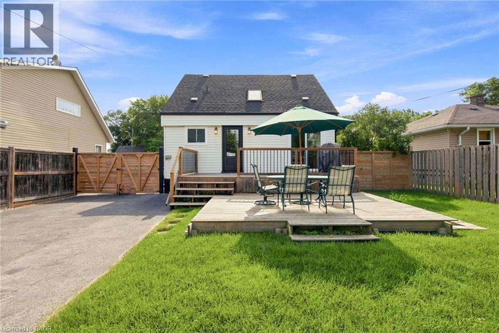 398 East 38Th Street, Hamilton, ON - Outdoor With Deck Patio Veranda