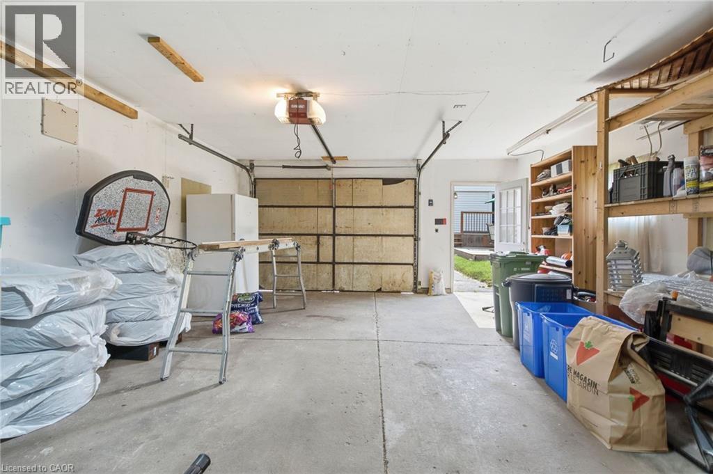 398 East 38Th Street, Hamilton, ON - Indoor Photo Showing Garage